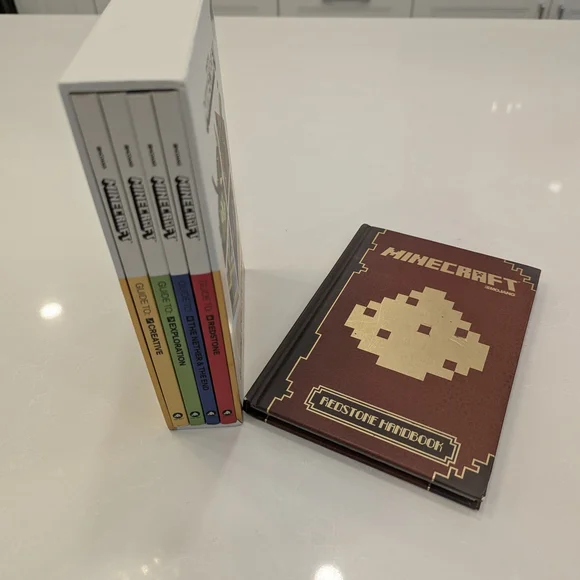 Minecraft Guide Collection with Bee Figures - Multicolor - Picture 12 of 12